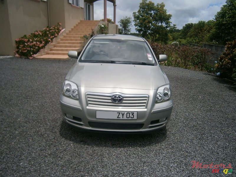 2003' Toyota Avensis T3 X photo #1