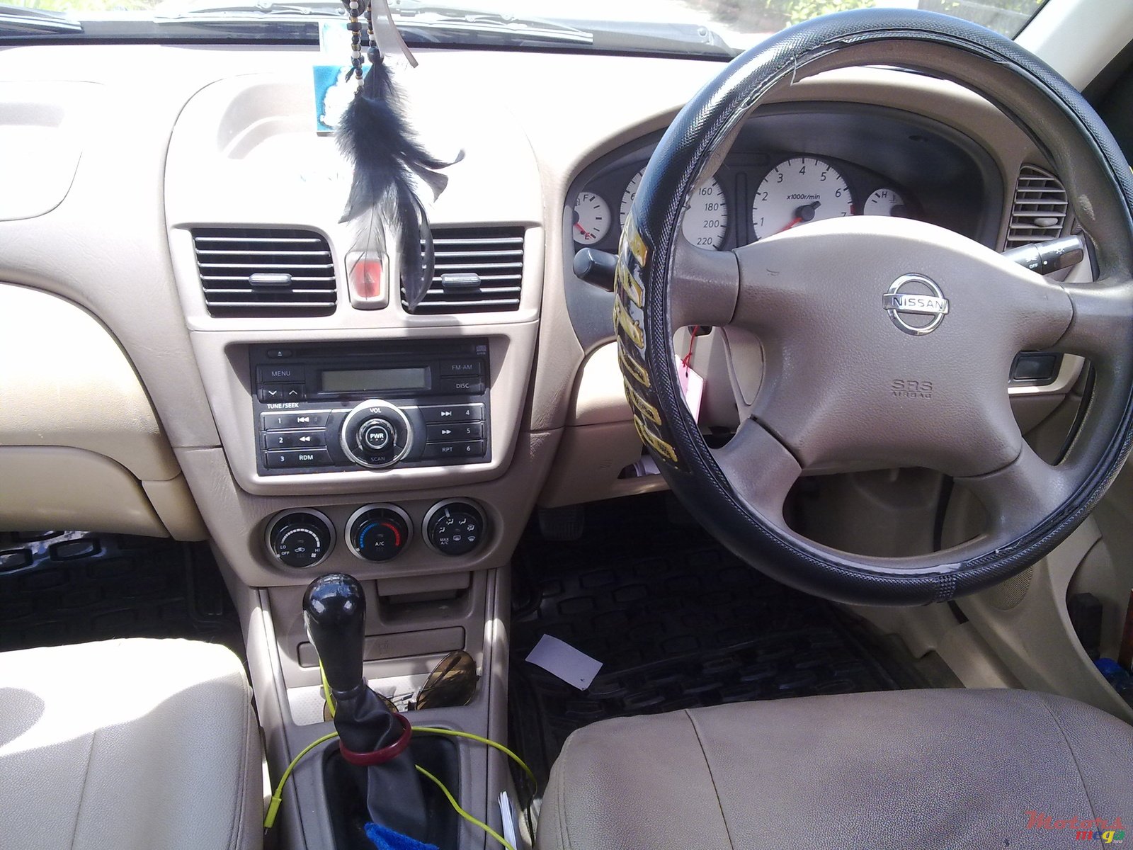 2011' Nissan photo #4