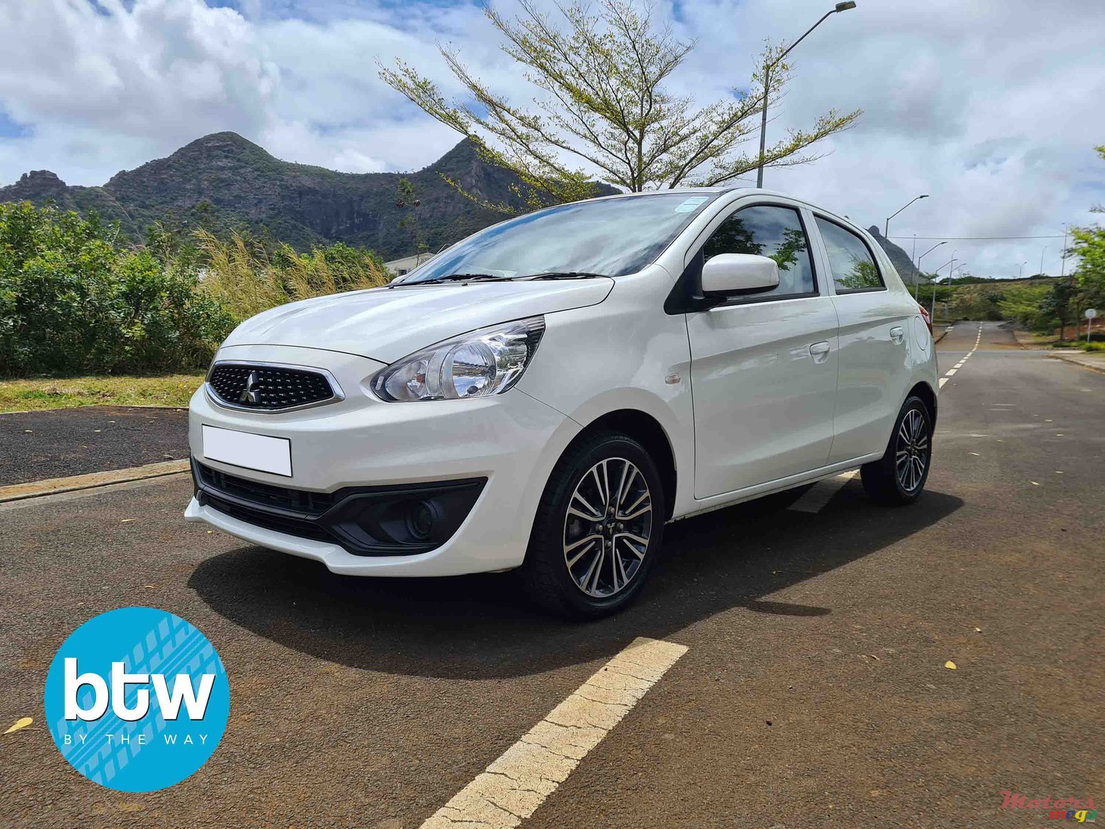 2020' Mitsubishi Mirage photo #2