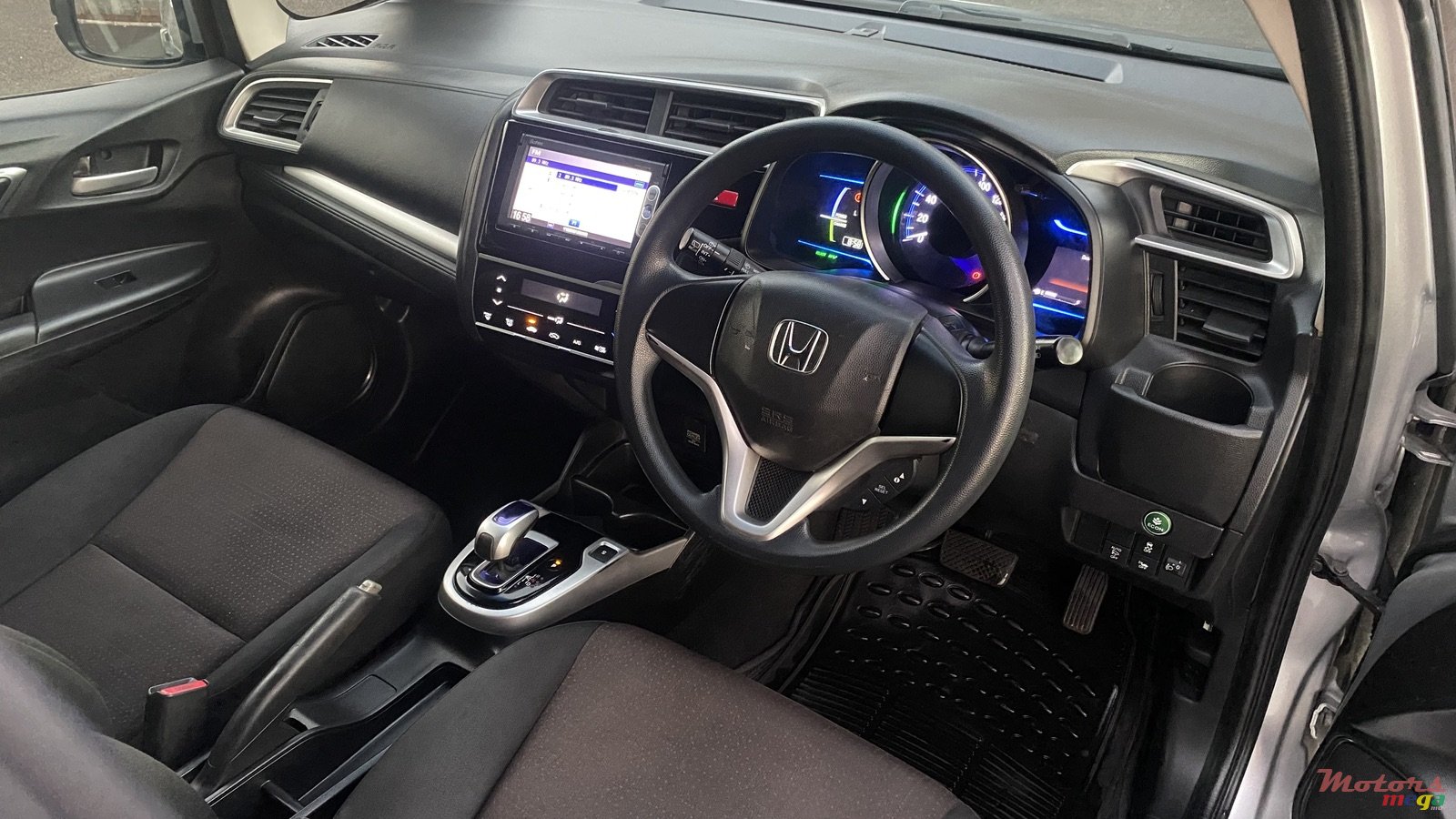 2015' Honda Fit Hybrid photo #5