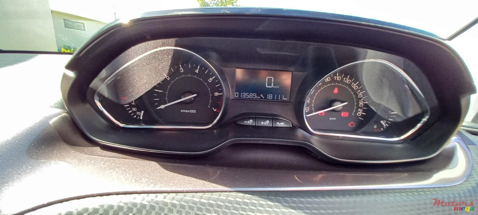 2016' Peugeot 2008 photo #6