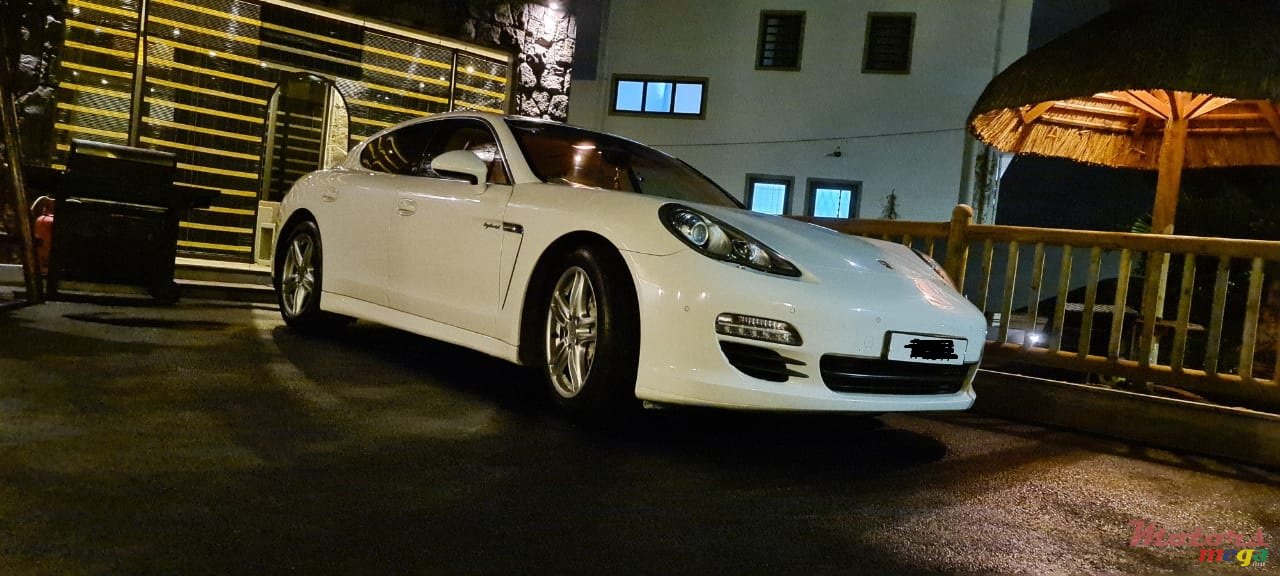 2012' Porsche Panamera photo #1