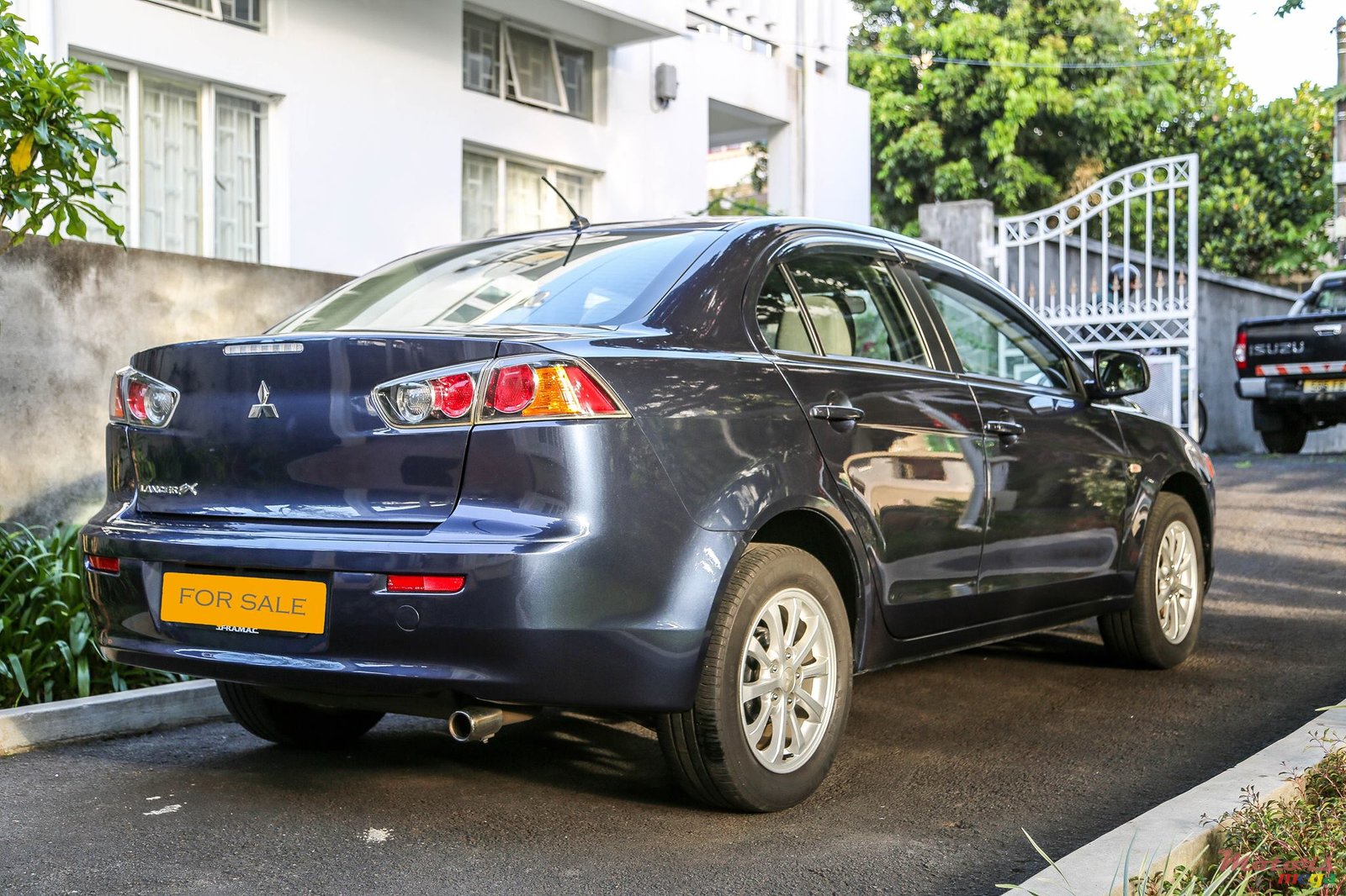 2011' Mitsubishi Lancer Evolution photo #1