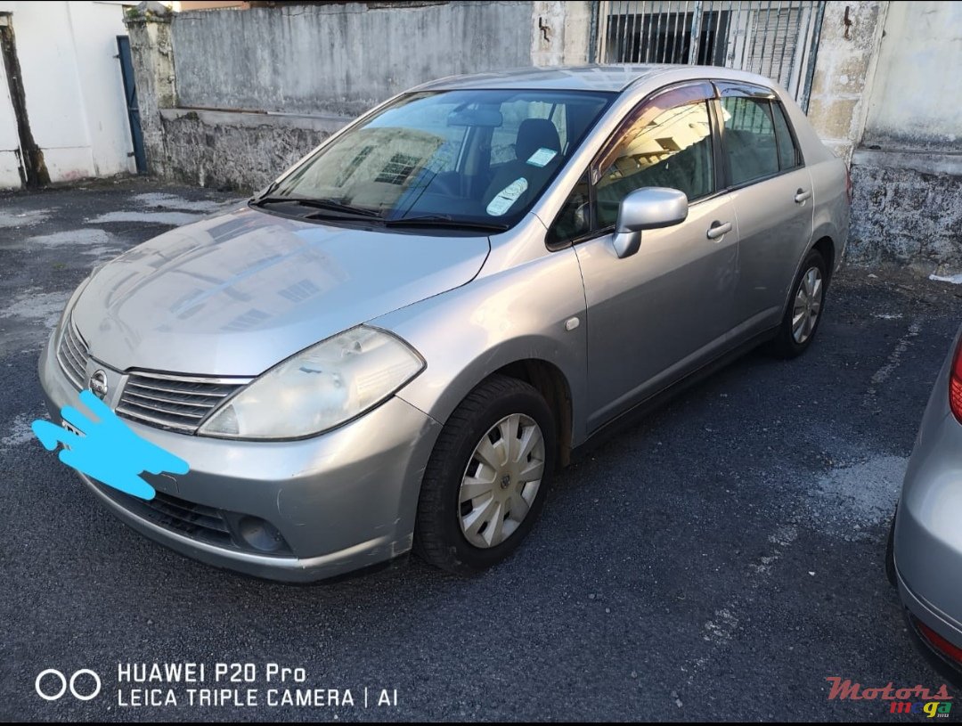 2005' Nissan Tiida photo #1