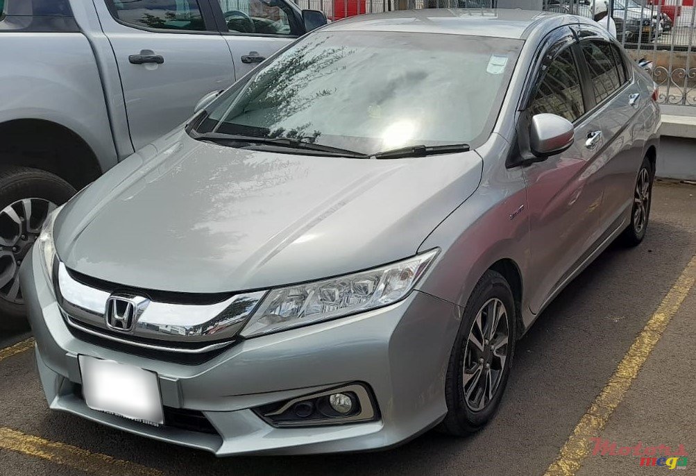 2016' Honda Model: Grace photo #1