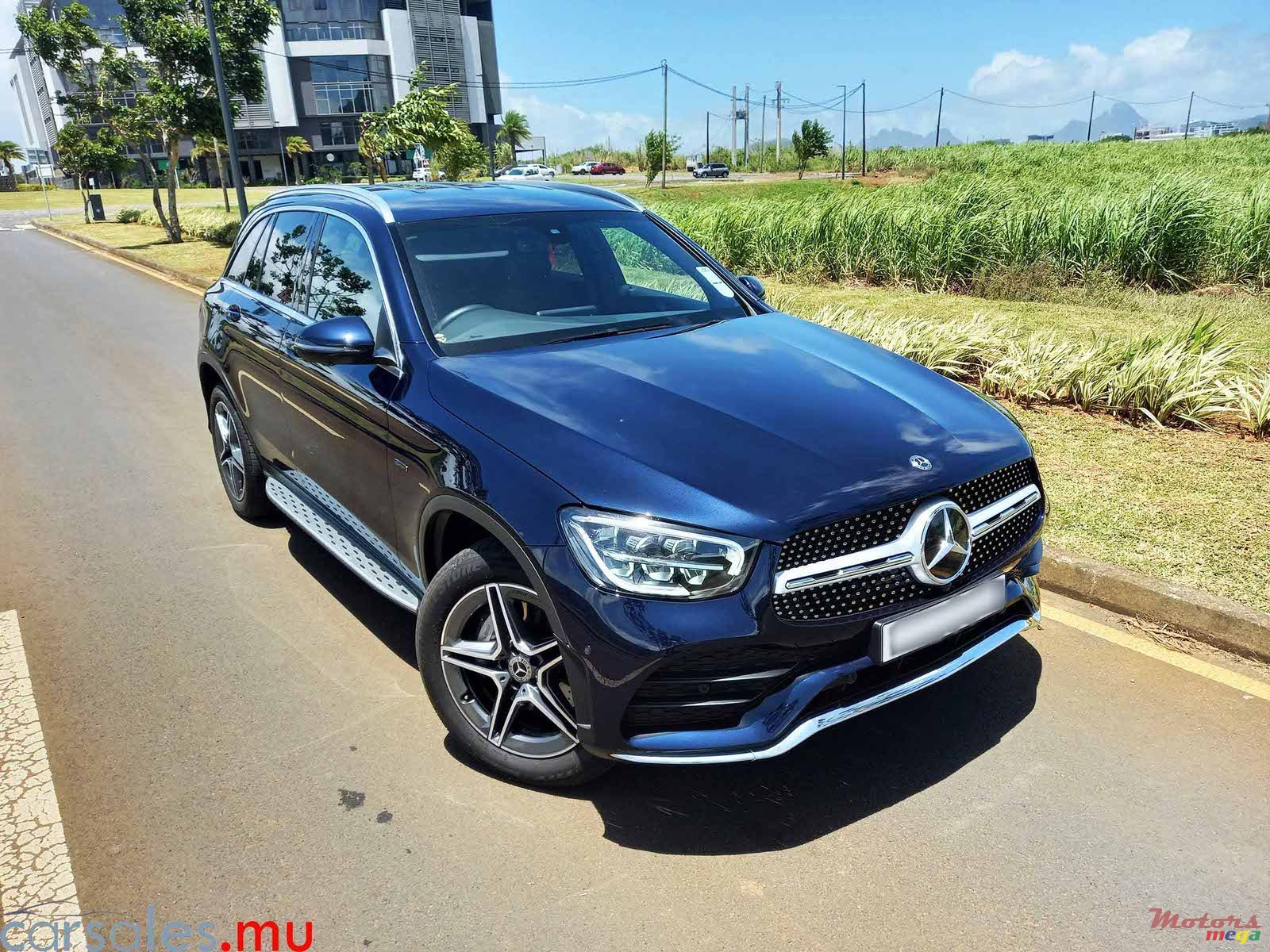 2021' Mercedes-Benz GL-Class GLC300e photo #2