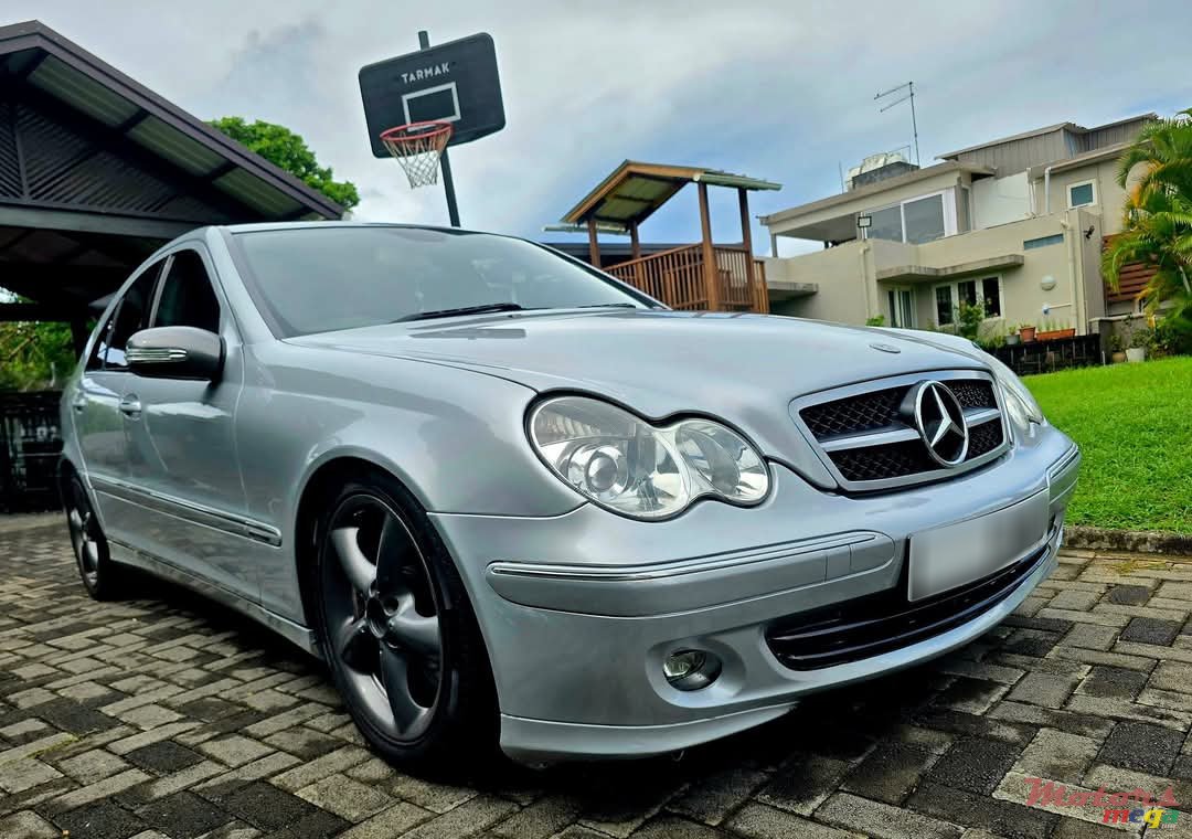 2005' Mercedes-Benz C 350 V6 photo #1