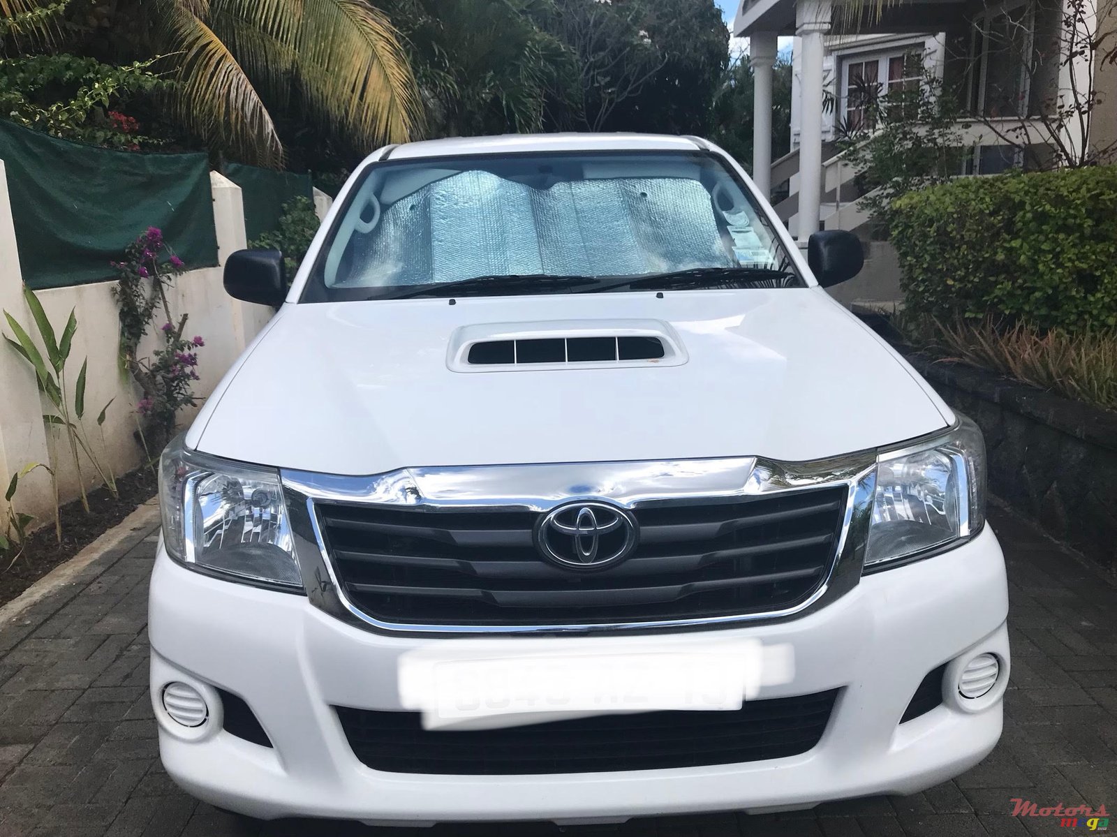 2013' Toyota Hilux photo #1