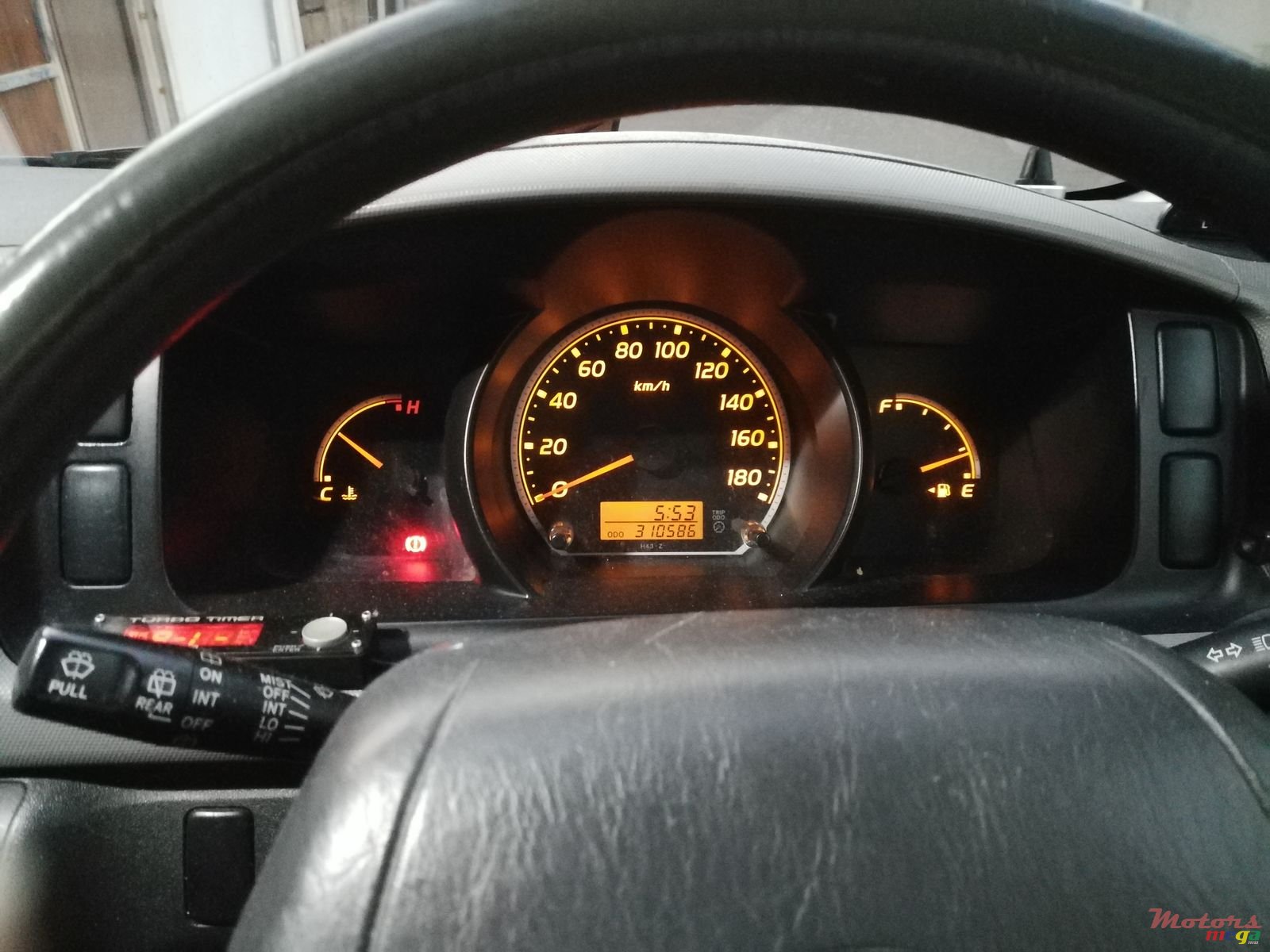 2013' Toyota HiAce photo #4