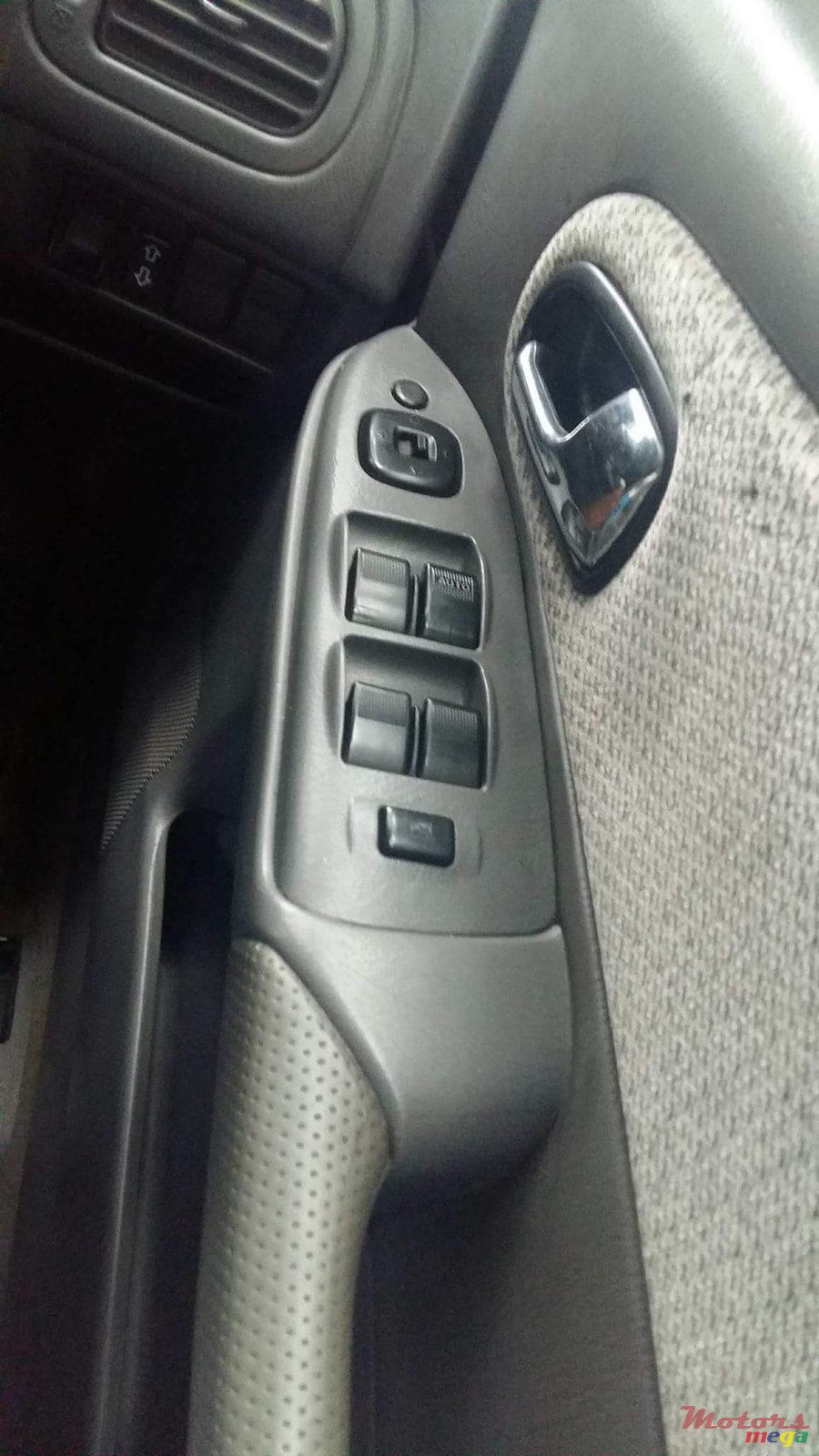 1999' Mazda 323 photo #5