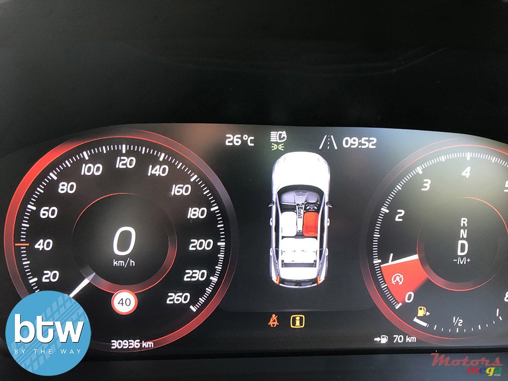 2021' Volvo XC40 R Design photo #7