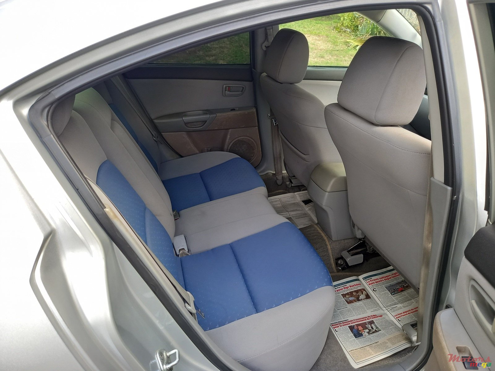 2004' Mazda photo #6