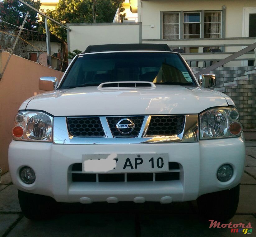 2010' Nissan NP300 photo #1