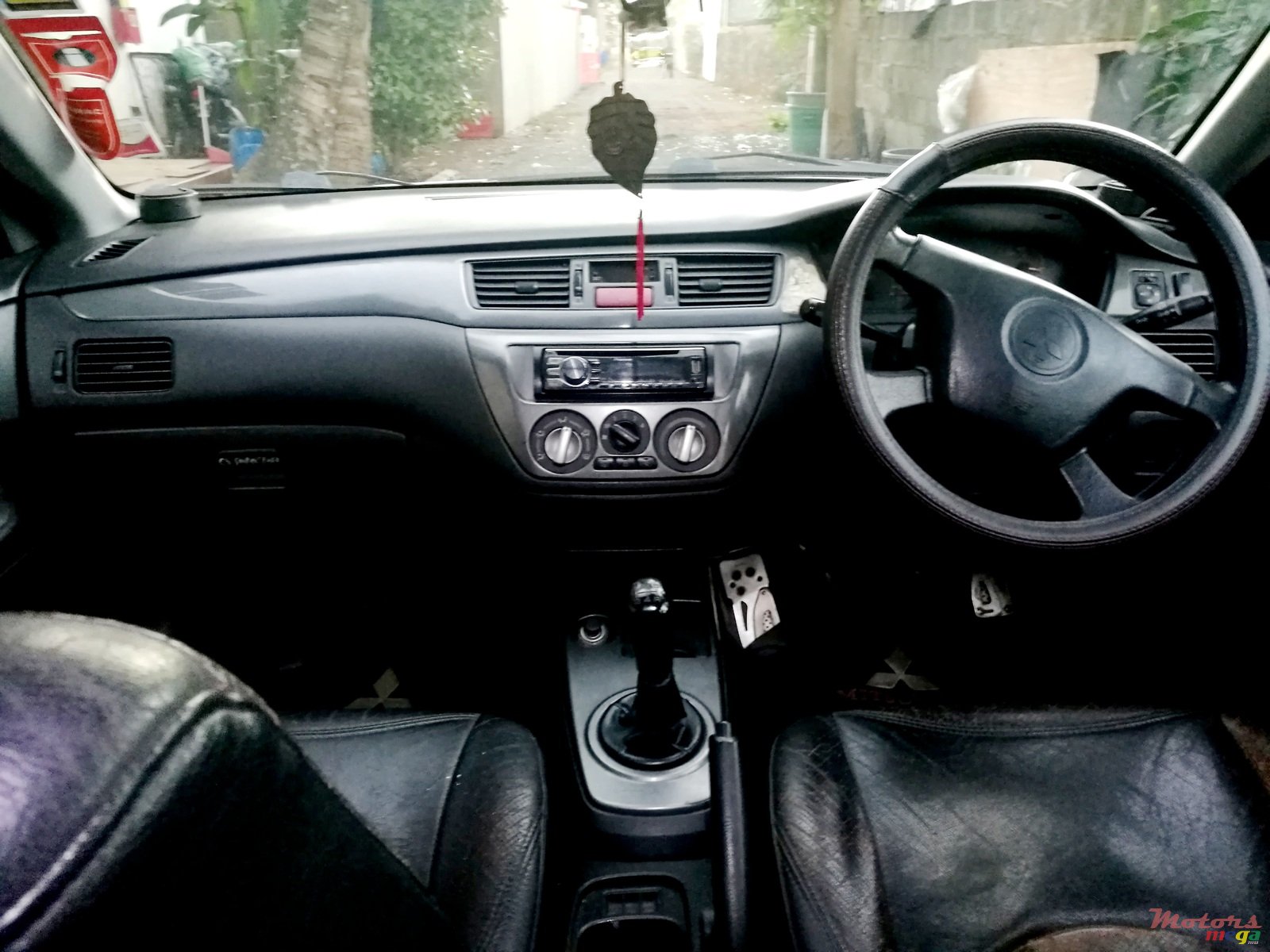 2005' Mitsubishi Lancer photo #6