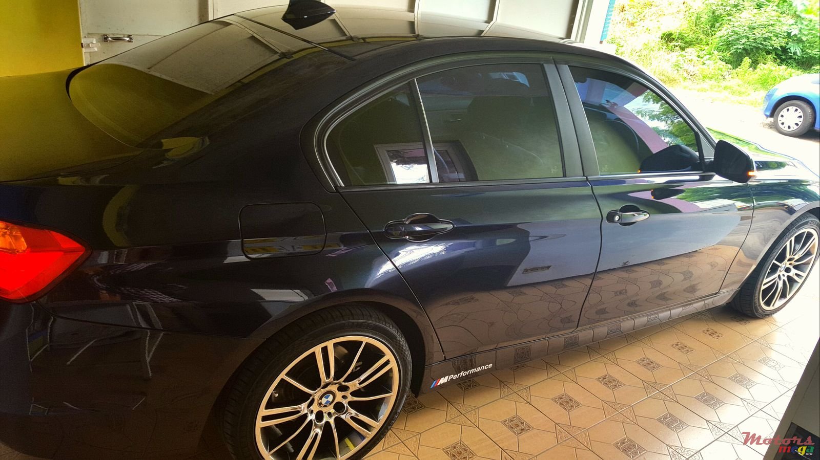 2013' BMW 320 photo #2