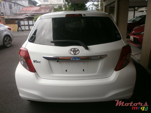 2013' Toyota Vitz photo #2