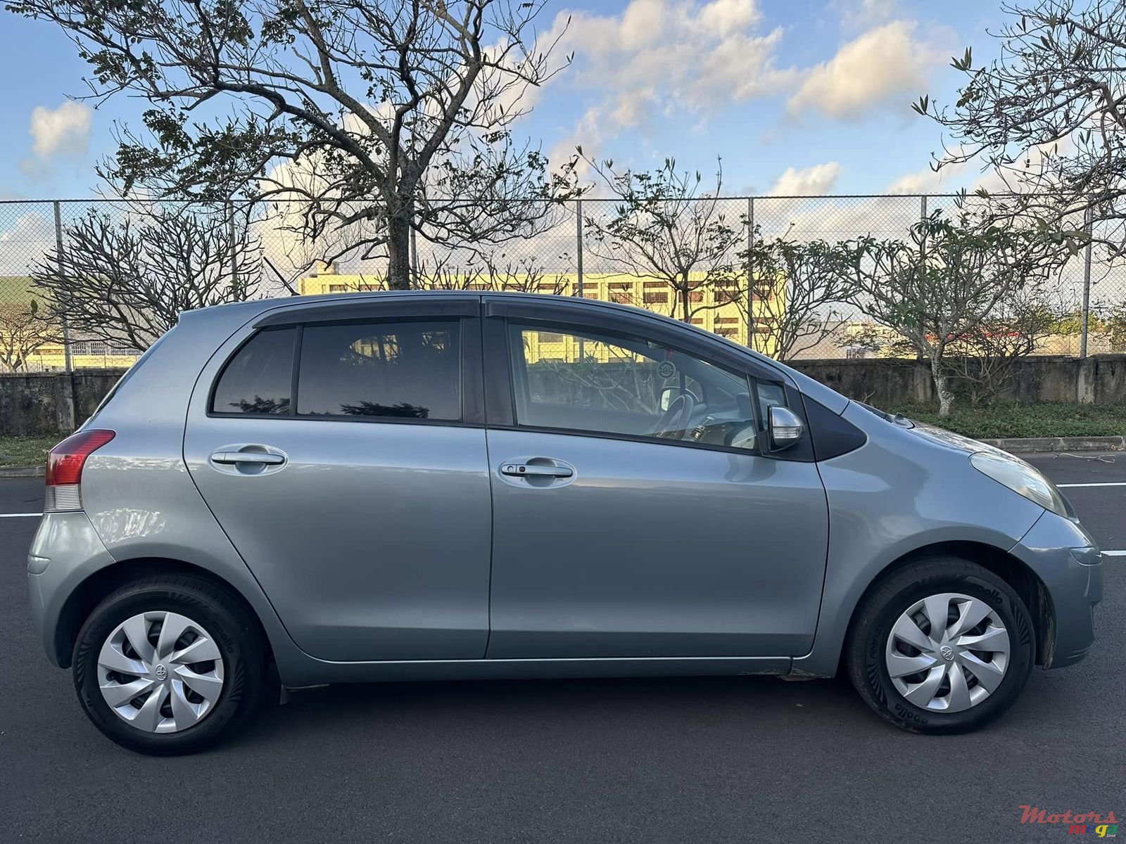 2008' Toyota Vitz 1.3L photo #2