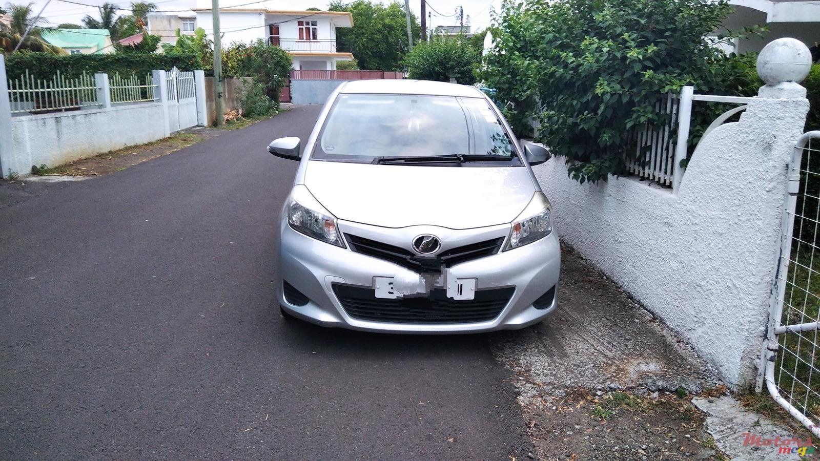 2011' Toyota Vitz photo #2