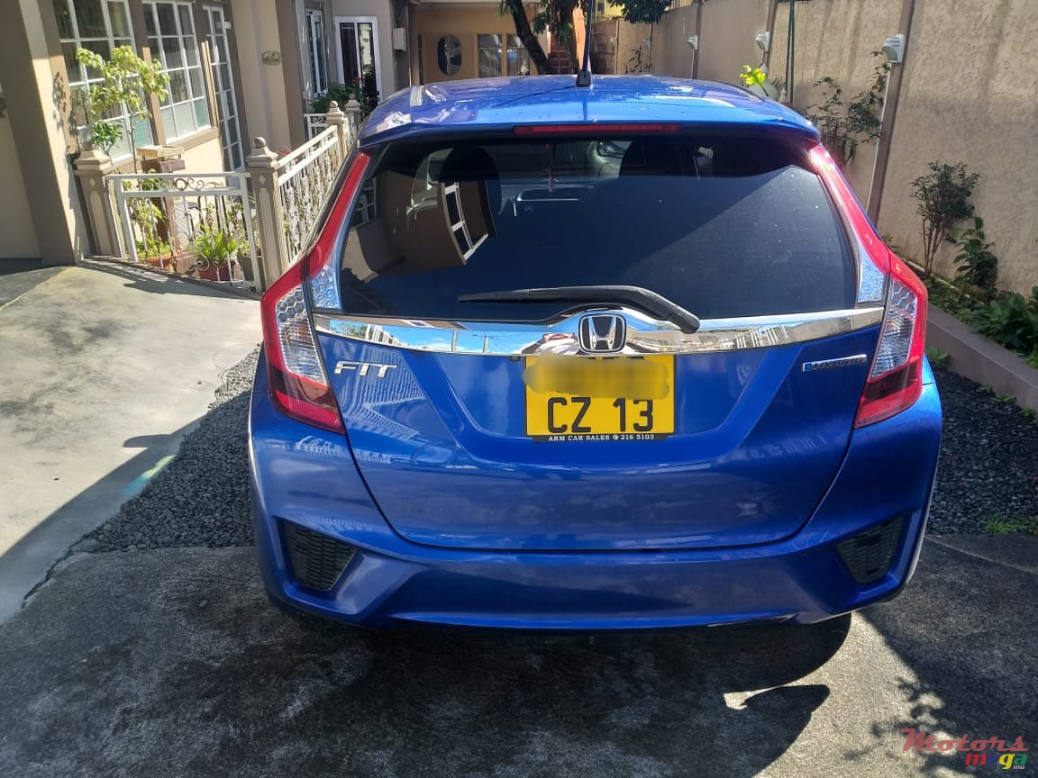 2013' Honda Fit Hybrid photo #4
