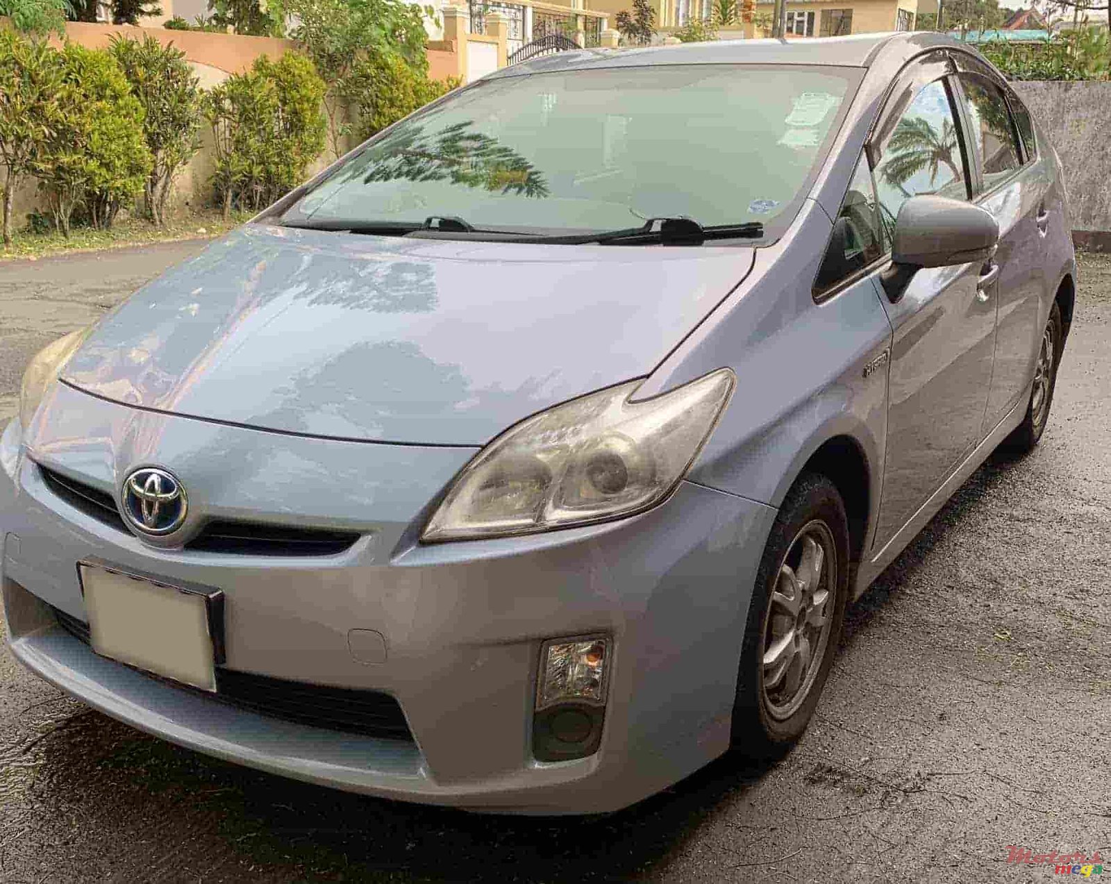 2011' Toyota Prius photo #2