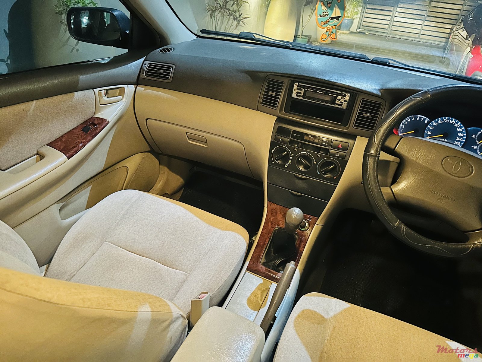 2004' Toyota Corolla photo #6