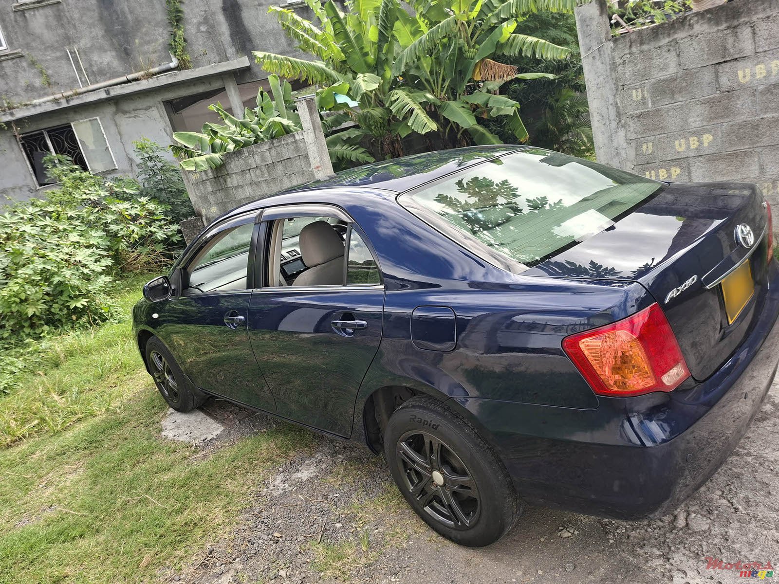 2006' Toyota Axio G photo #3