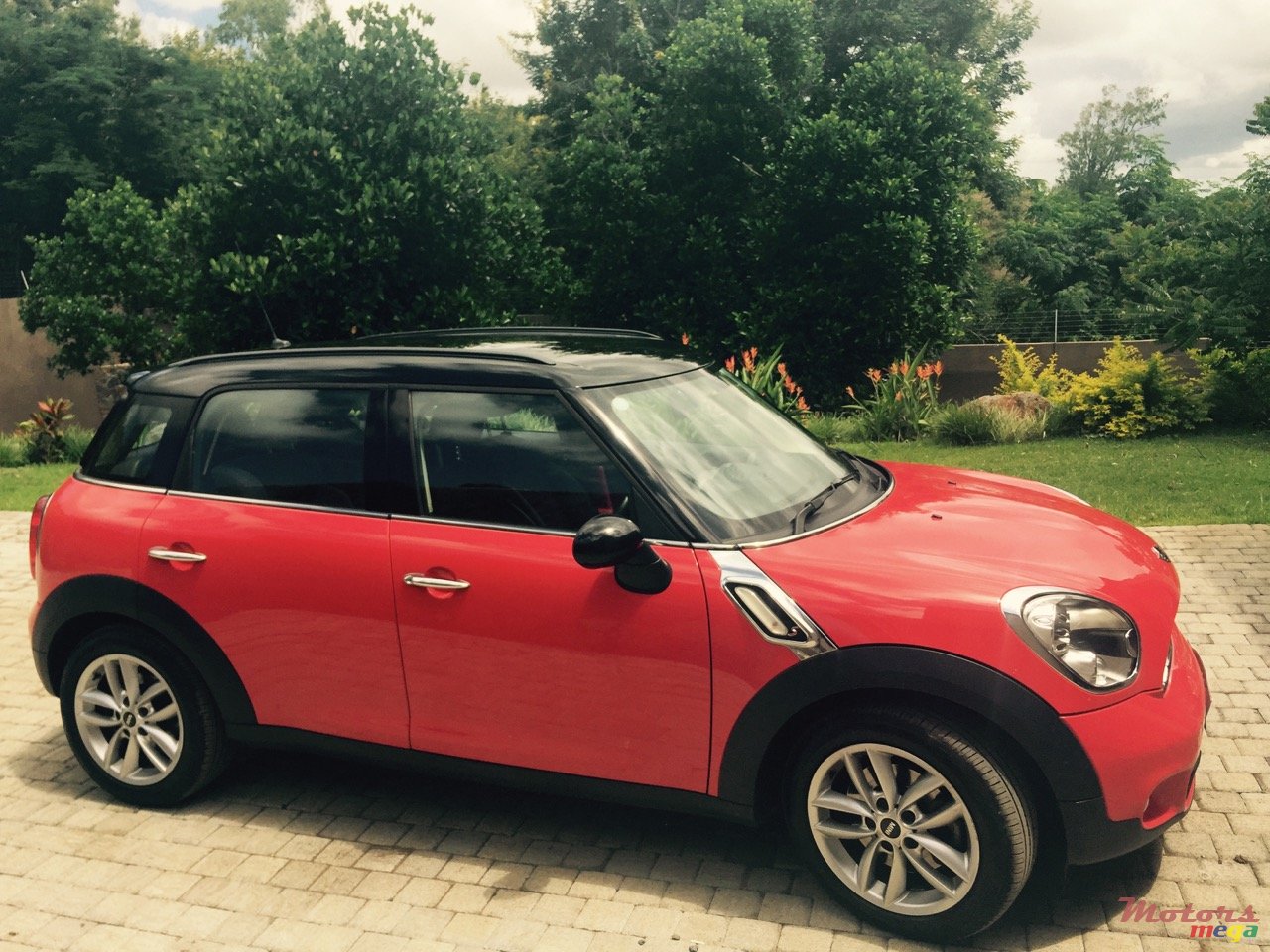 2010' MINI Cooper S photo #1