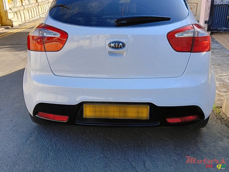 2012' Kia Rio photo #2