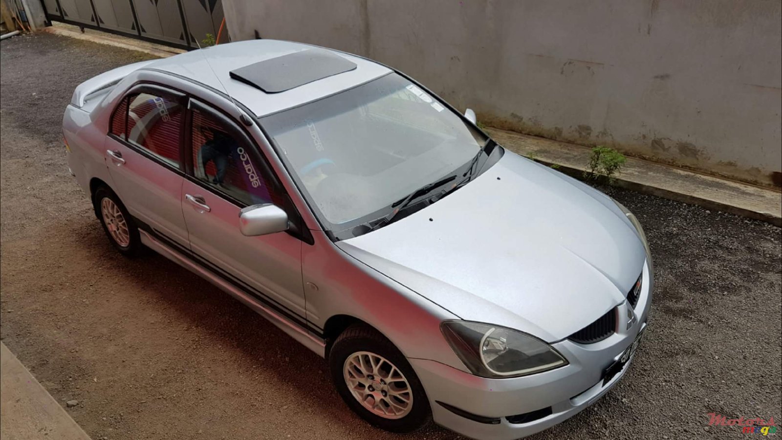 2004' Mitsubishi Lancer Glx photo #2