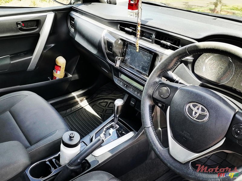 2016' Toyota Corolla Altis photo #5