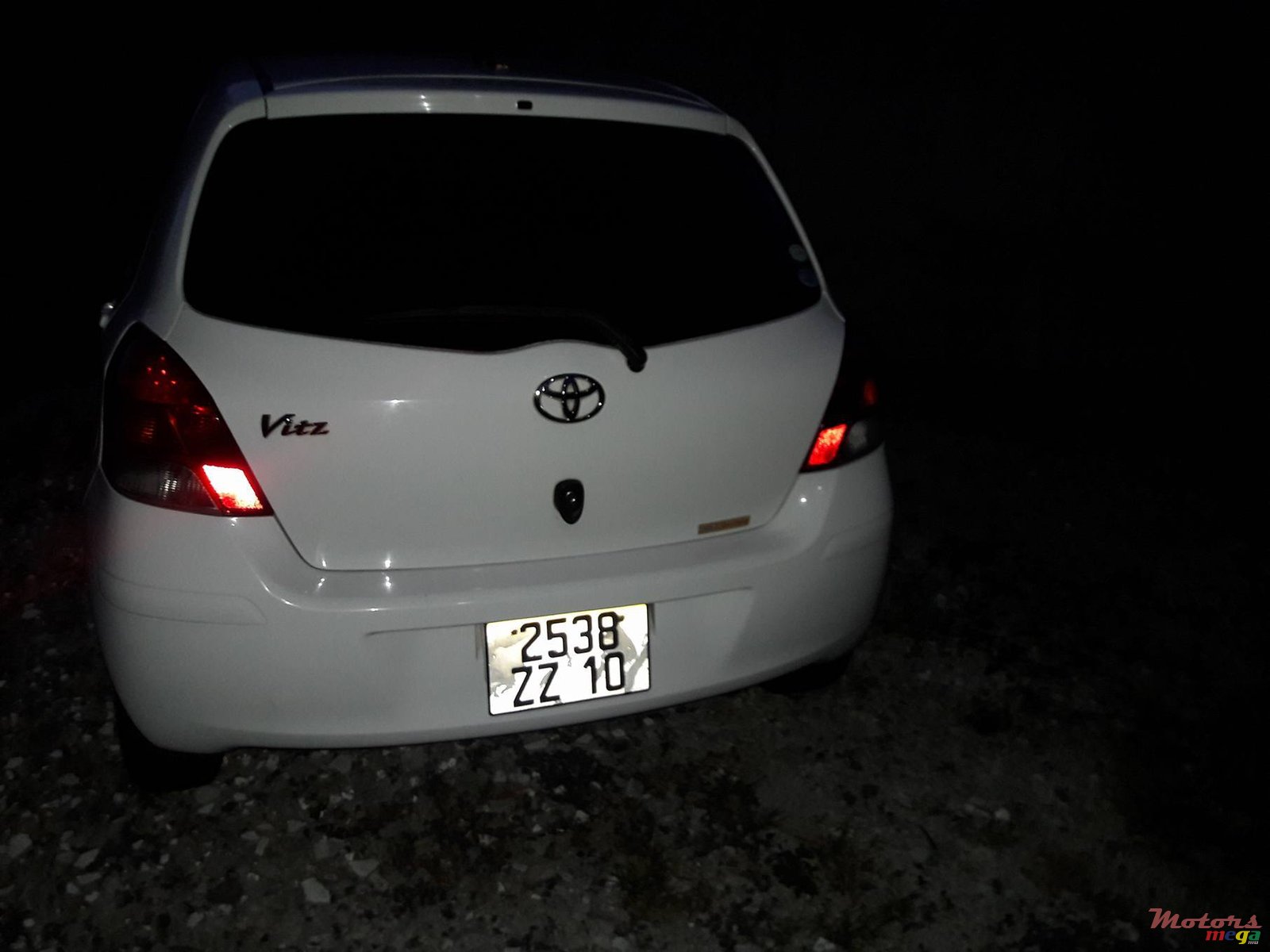 2010' Toyota Vitz photo #4