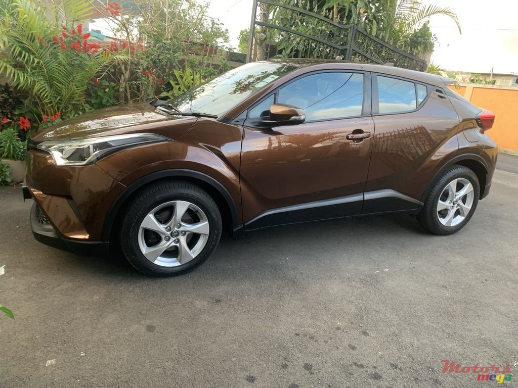 2018' Toyota C-HR photo #3