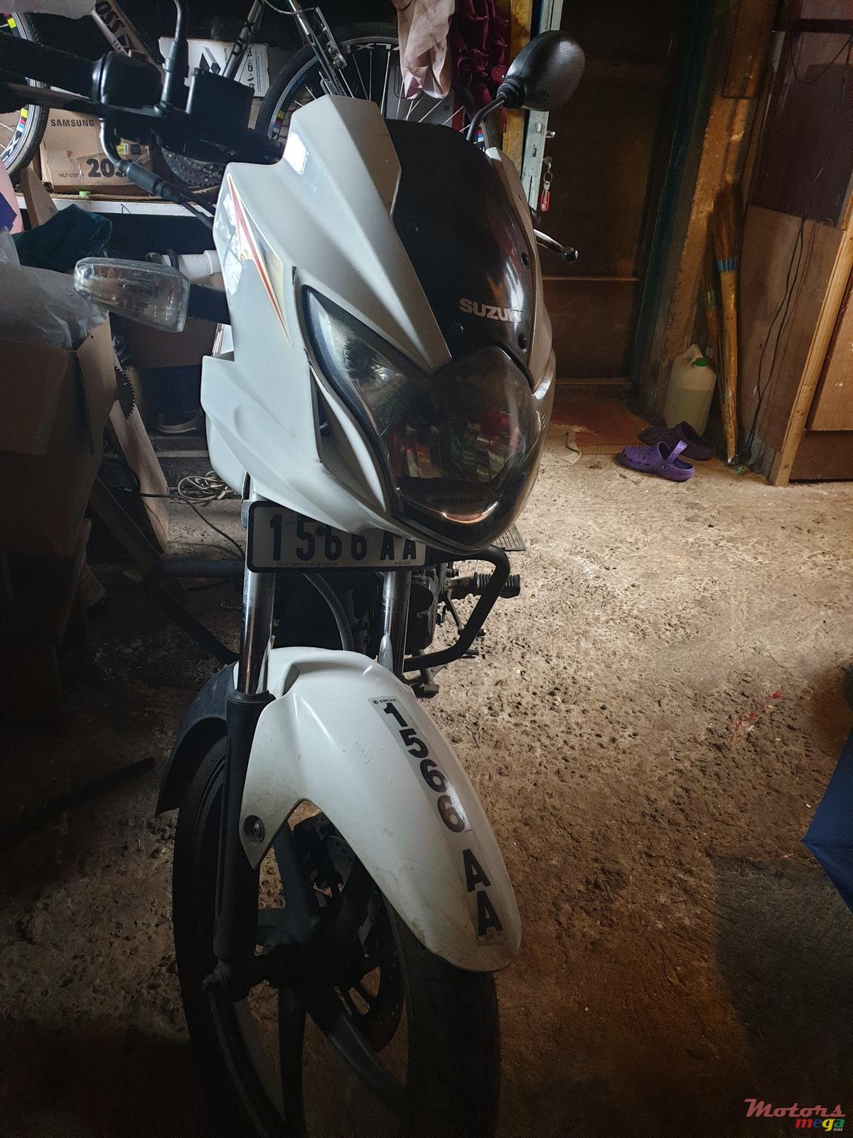 2015' Suzuki GS150R photo #2