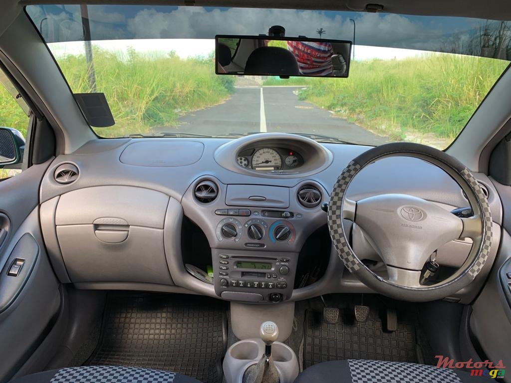 1999' Toyota Platz photo #3