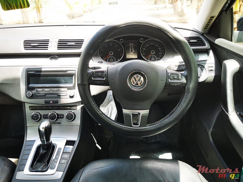 2014' Volkswagen Passat TSI photo #3