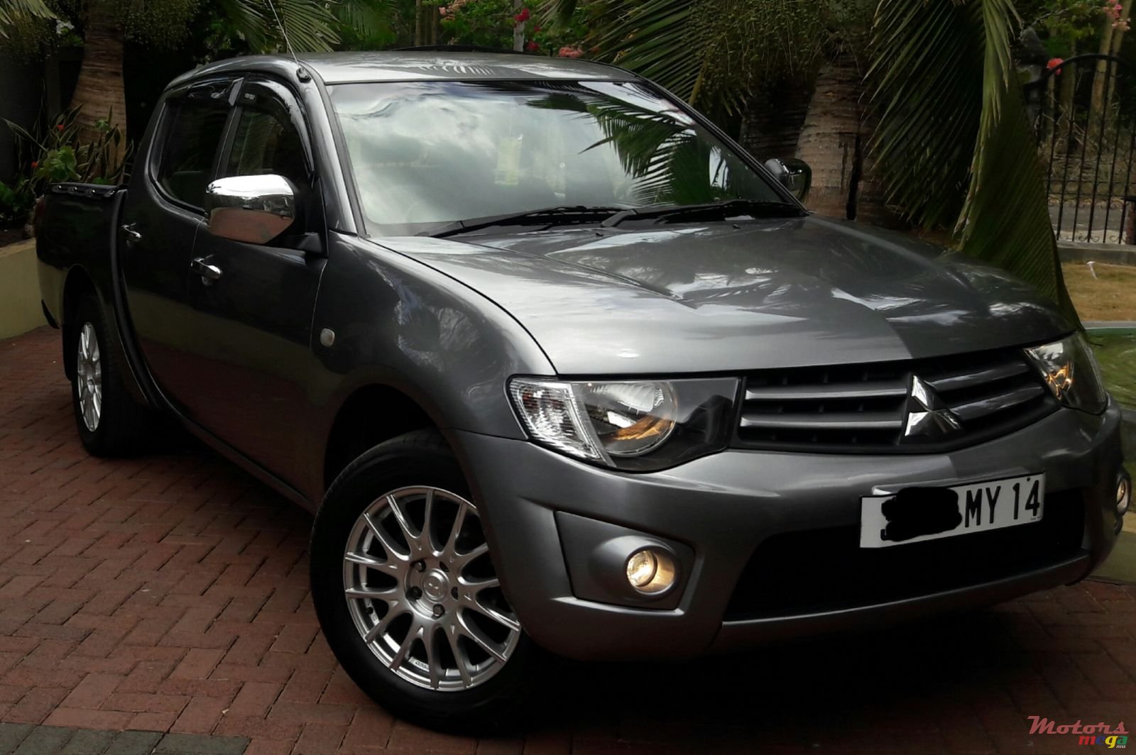 2014' Mitsubishi photo #5