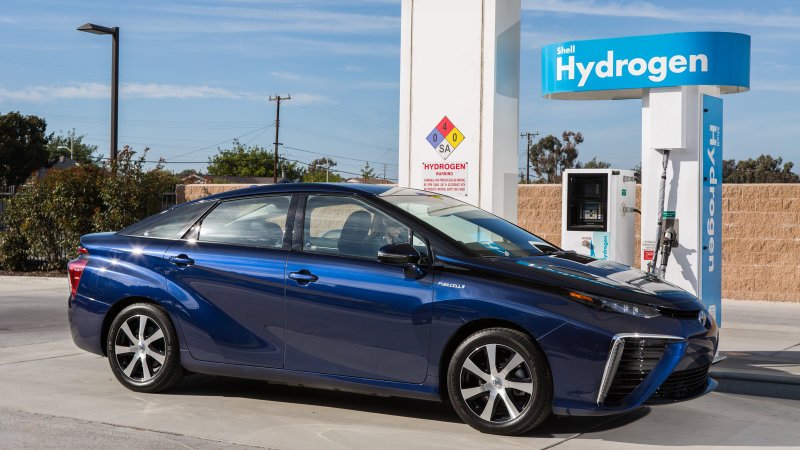 Toyota and Shell team up to build hydrogen fueling stations