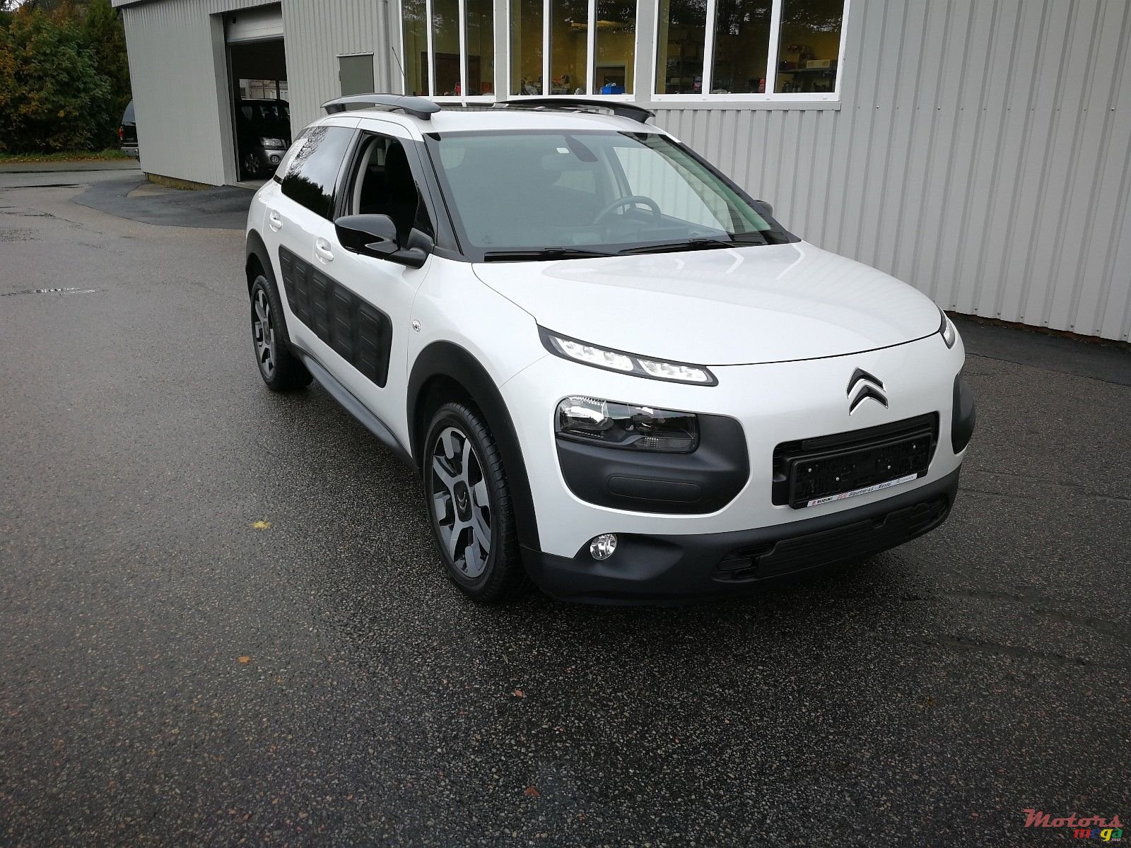 2014' Citroen C4 C4 CACTUS photo #2