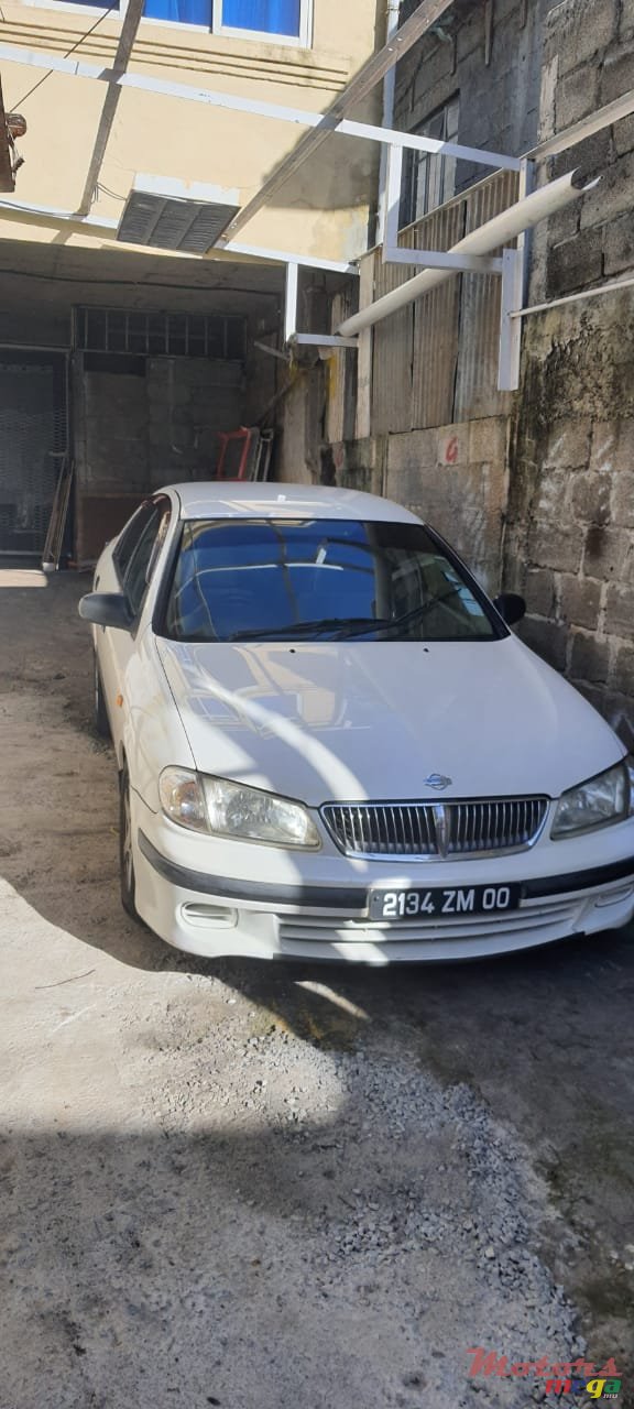 2000' Nissan Sunny photo #1