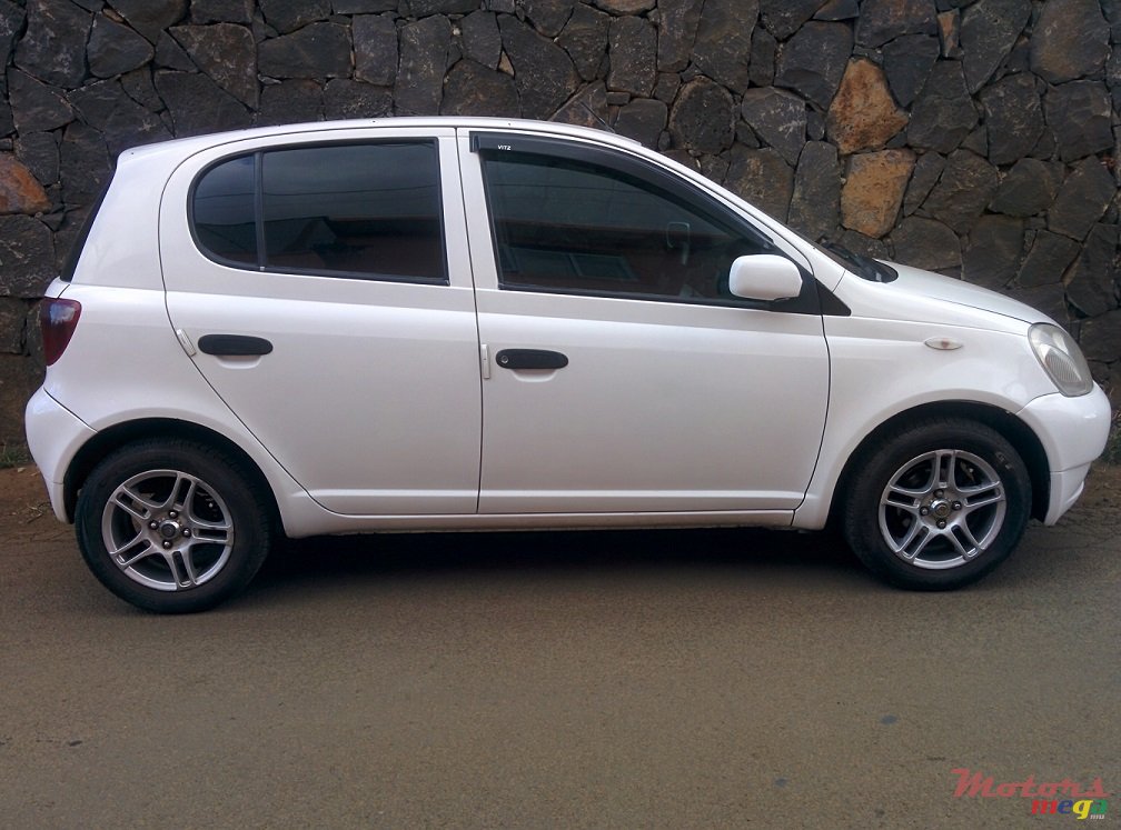 1999' Toyota Vitz photo #4