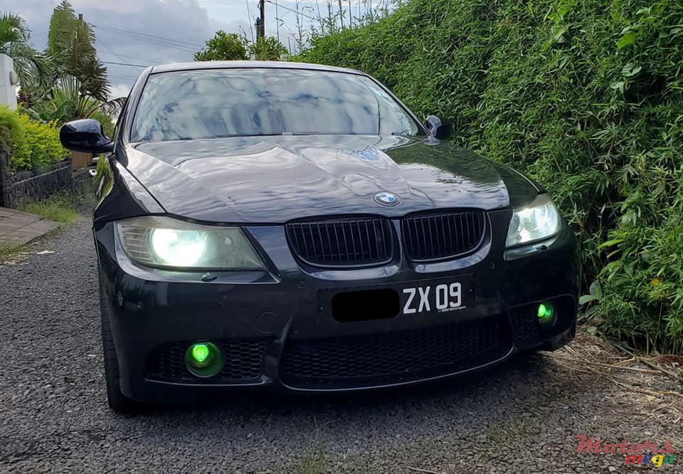 2009' BMW 3 Series 320i photo #2