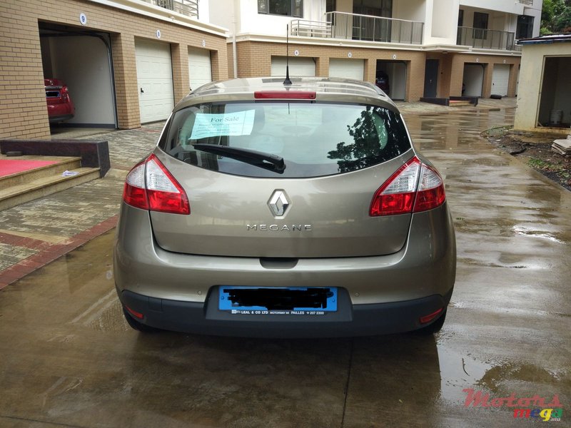 2012' Renault Megane photo #1