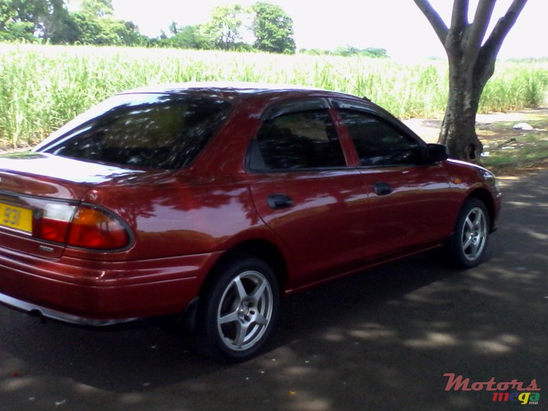 1998' Mazda 323 non photo #1