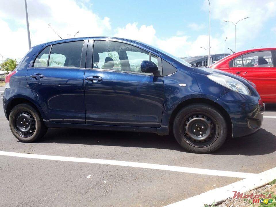 2010' Toyota Yaris photo #2