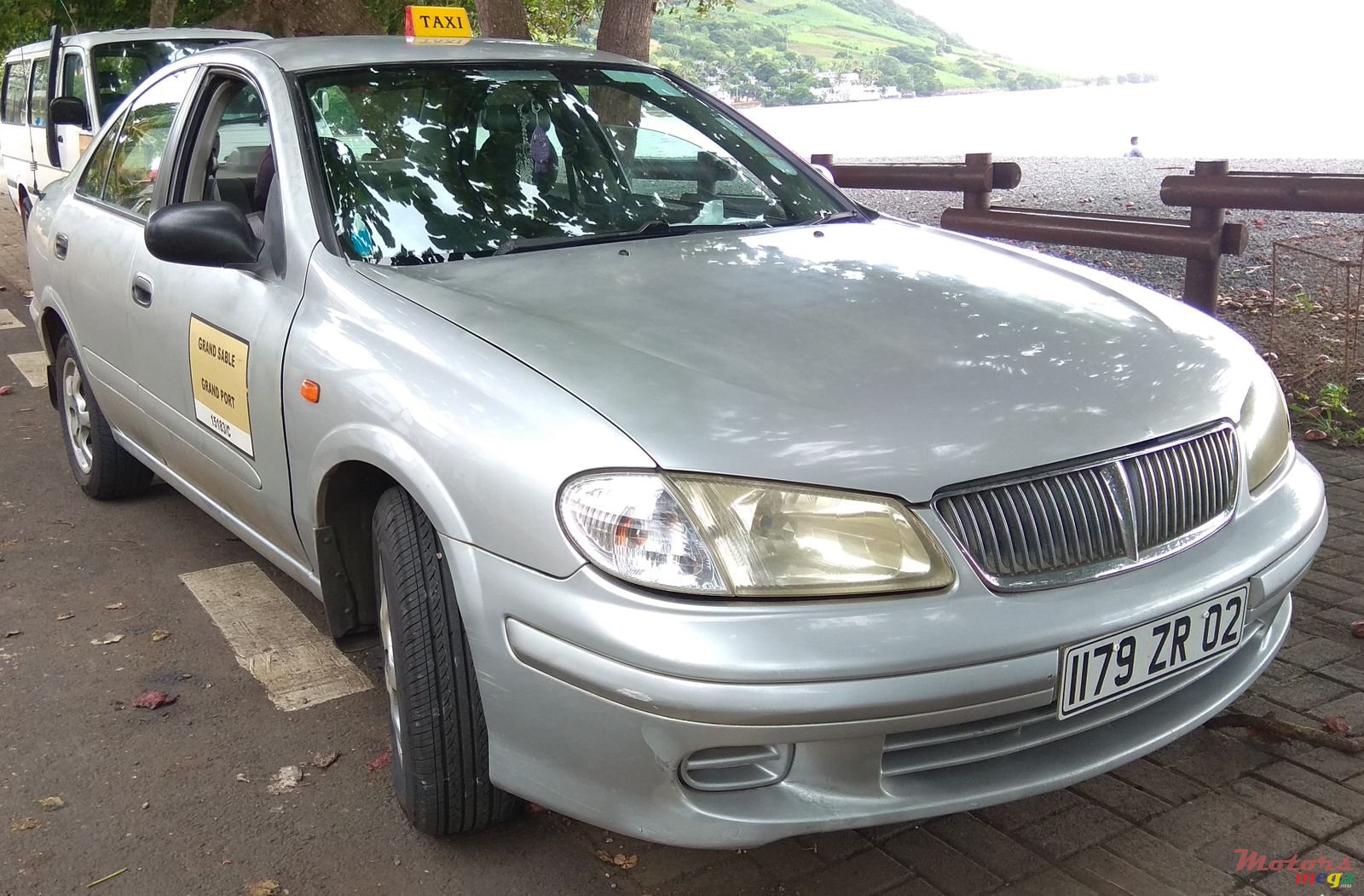 2002' Nissan Sunny photo #2