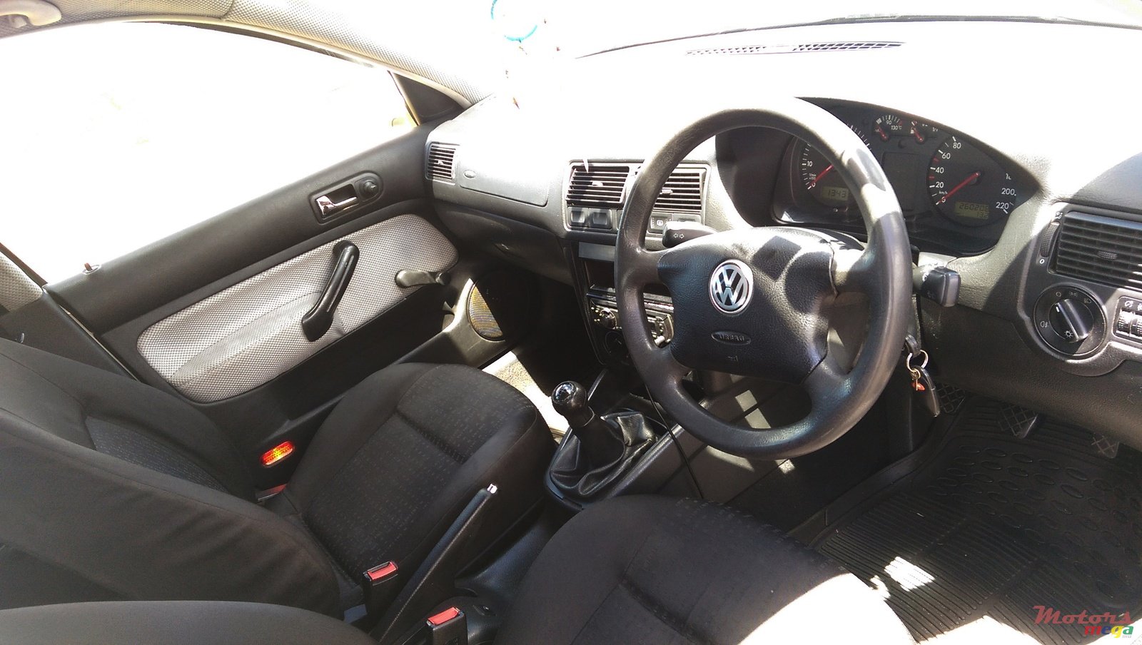 2002' Volkswagen Golf Mk 4 photo #6