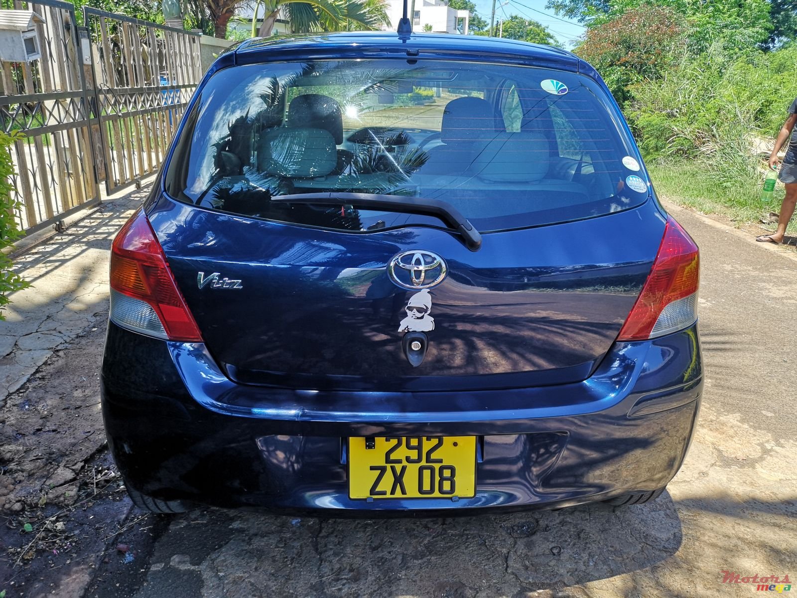 2008' Toyota Vitz photo #2