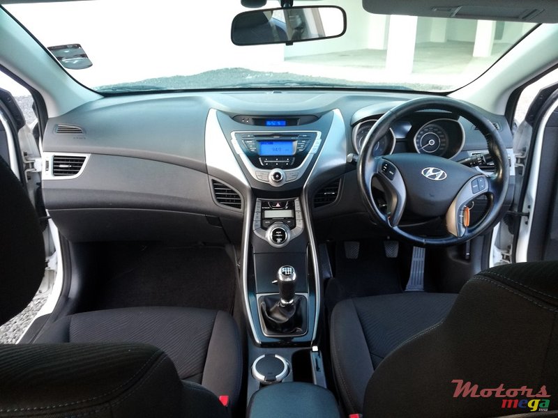 2014' Hyundai Elantra GLS Manual 1.6L photo #3