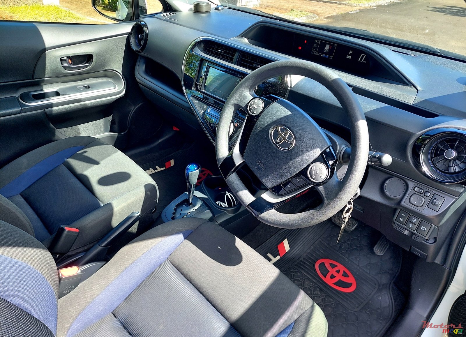 2018' Toyota Aqua 1400 photo #3