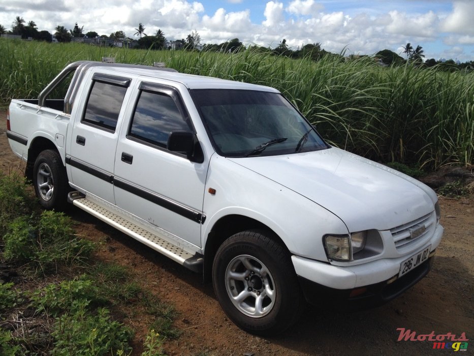 2002' Isuzu KB Series photo #1